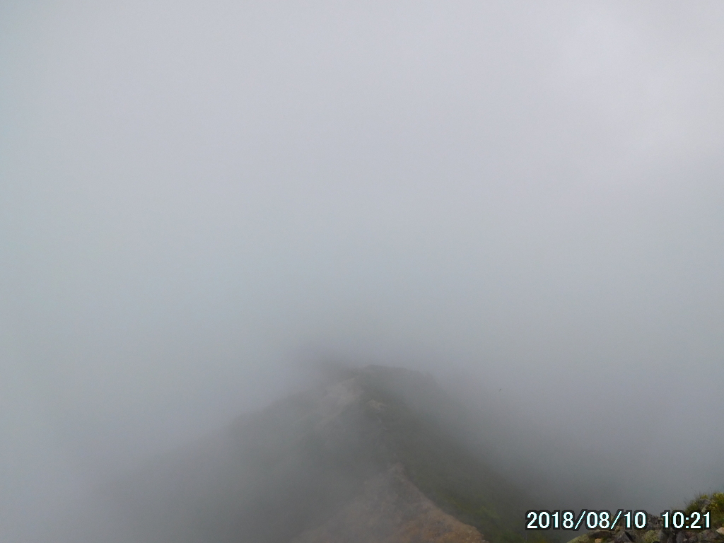 帝釈山は霧で隠れて見えない