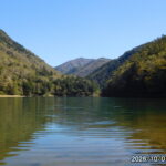 お気軽ハイキングはやはりここがいい。紅葉が始まった刈込湖へ。